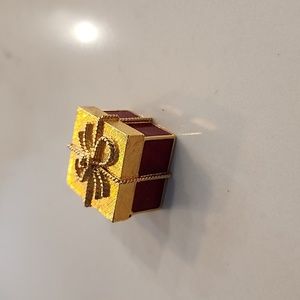 Estee Lauder 2005 " HOLIDAY GIFT BOX " MINT Condition! Out of box!